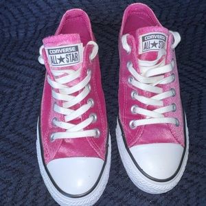 Pink Converse velvet size 7